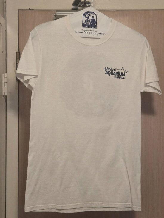 RIPLEY'S AQUARIUM CANADA Tops - GENTLY USED, RIPLEY'S AQUARIUM CANADA TEE SHIRT, SMALL!!!